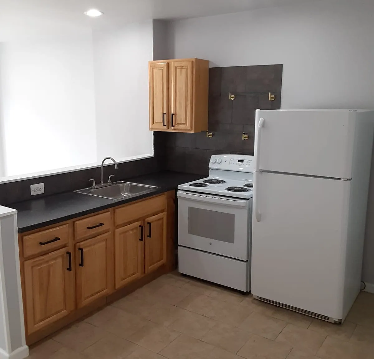 3 bed, 980 sqft, $1,650 — Photo 1