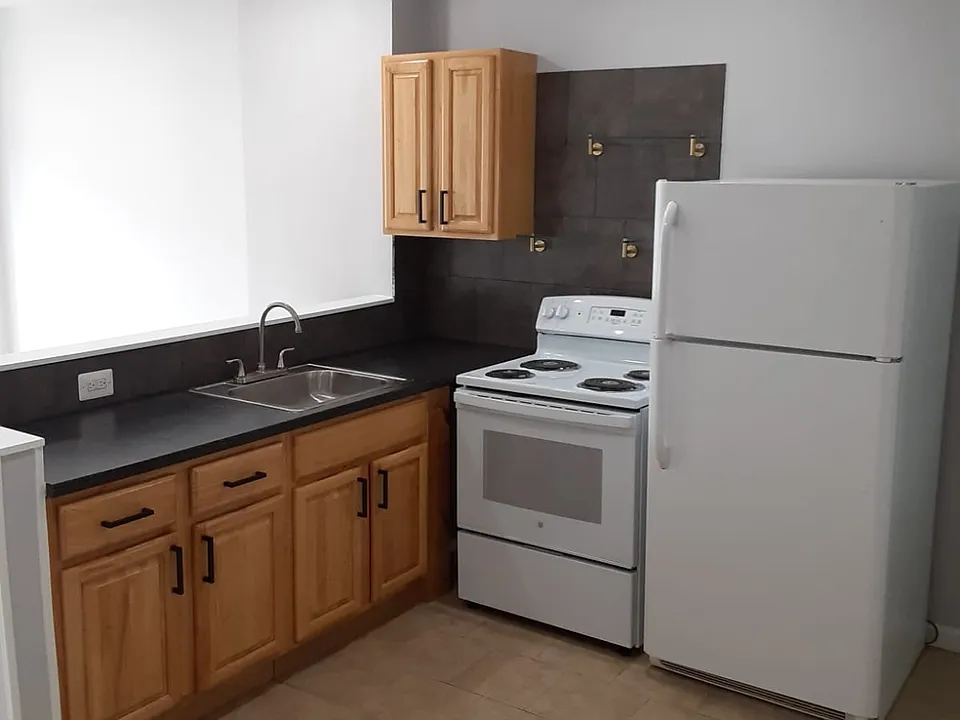 68 W Rockland St #2