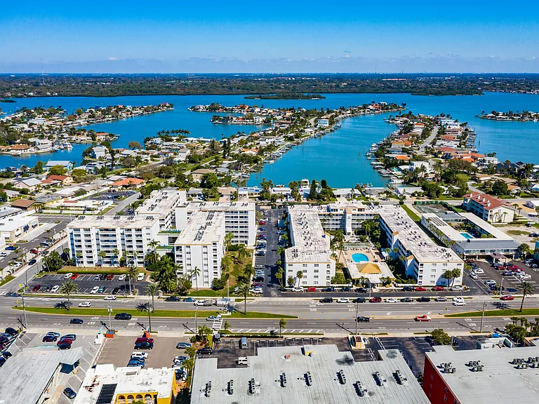 17105-17117 Gulf Blvd — Photo 32