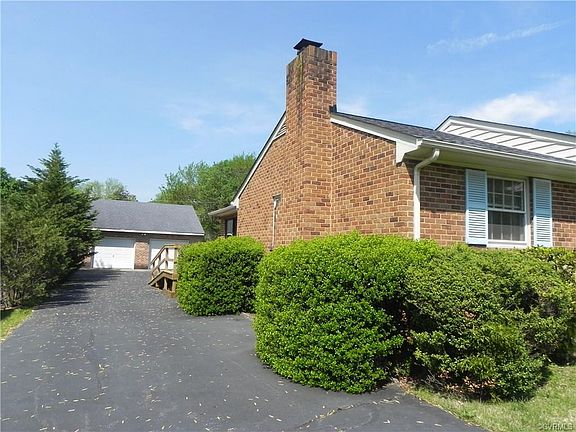 3rd image of 7415 Lexington Dr