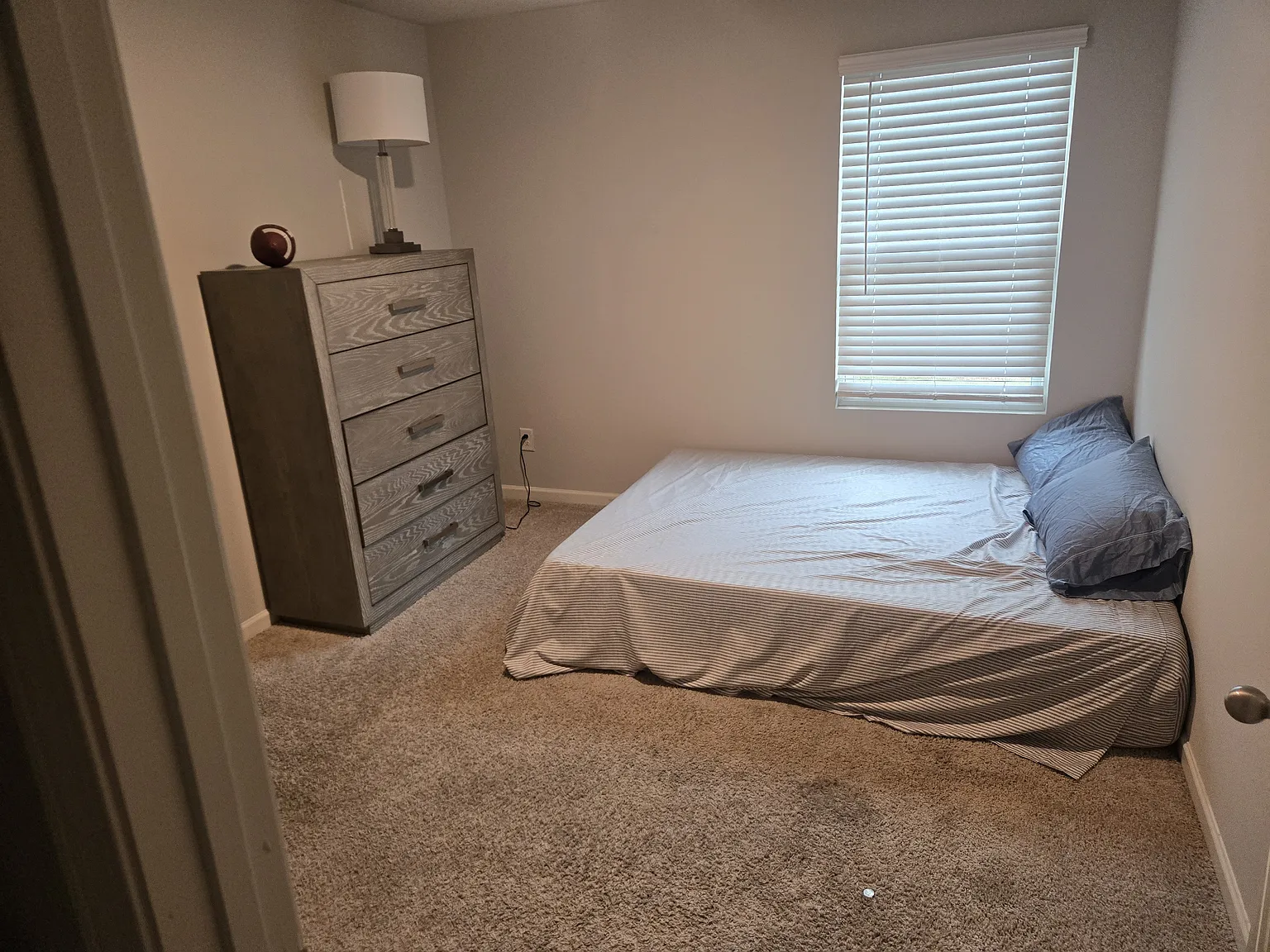 3 bed, 2.5 bath, 1600 sqft, $850 — Photo 2