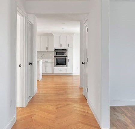 4th image of 3 Burke Ln #1