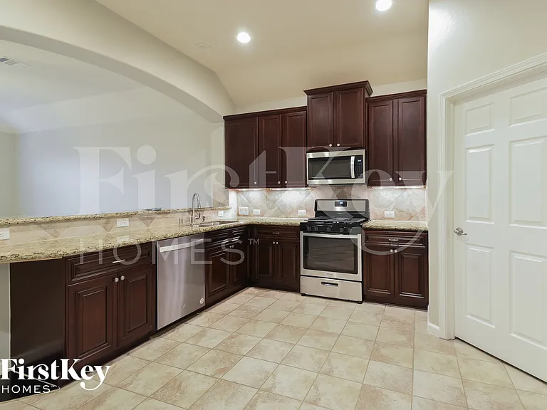 7807 Jarrod Way — Photo 6