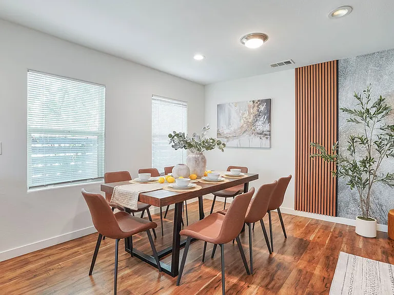 120 N Rowan Ave — Photo 2