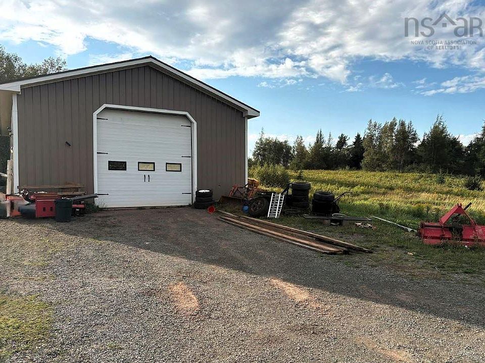 2nd image of 3895 Barronsfield Rd