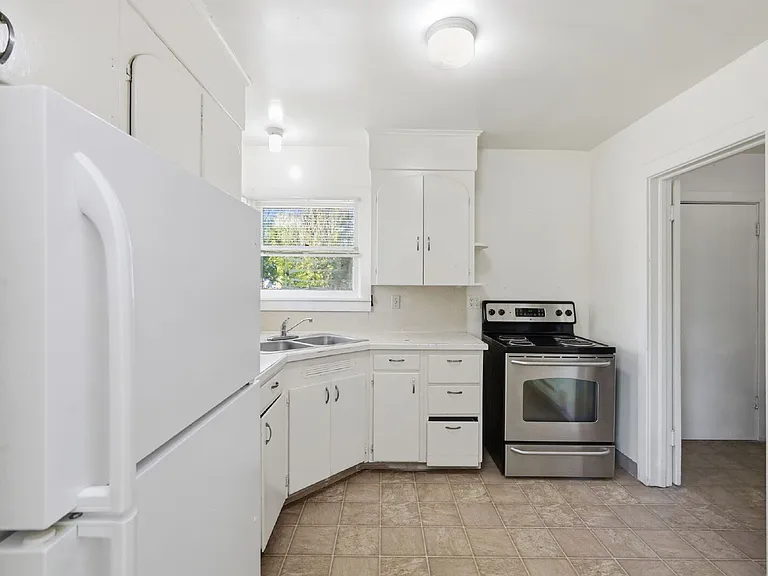 2189 Hilyard St — Photo 9