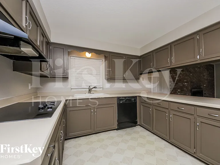 504 Saint Dunstan Way — Photo 6