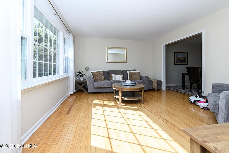 5th image of 104 Mountainview Court