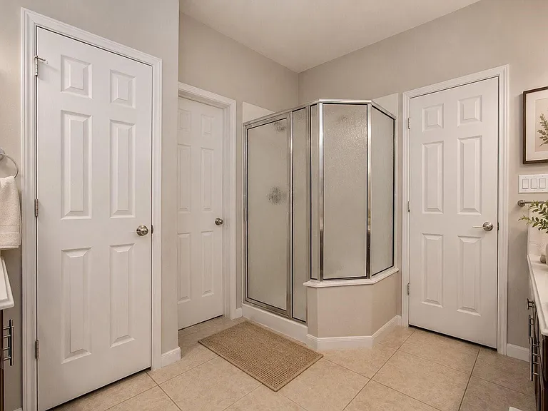 302 Trillium Dr — Photo 16