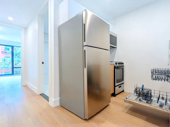 1312 Lincoln Place image 3 of 11