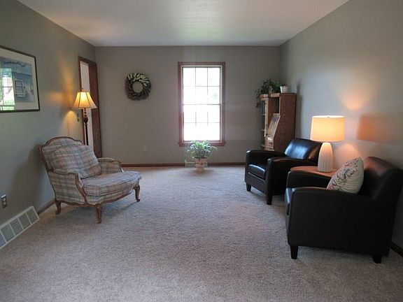 3rd image of 3149 Oakley Dr
