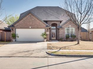 9040 Riverfalls Dr, Fort Worth, TX 76118