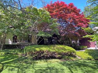 1220 S Oxford Rd, Grosse Pointe Woods, MI 48236
