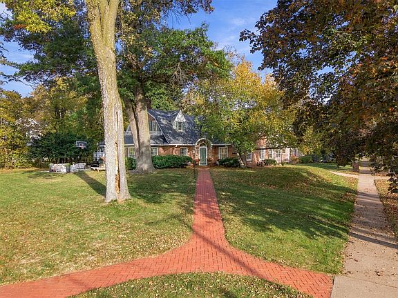 3rd image of 532 Summit Avenue
