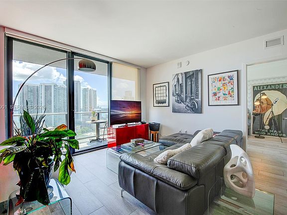 5th image of 121 NE 34th St Unit 1607