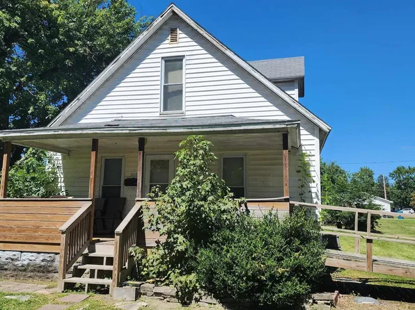 1212 E 3rd St, Centralia, IL 62801