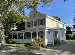 33 E 2nd St, Riverhead, NY 11901
