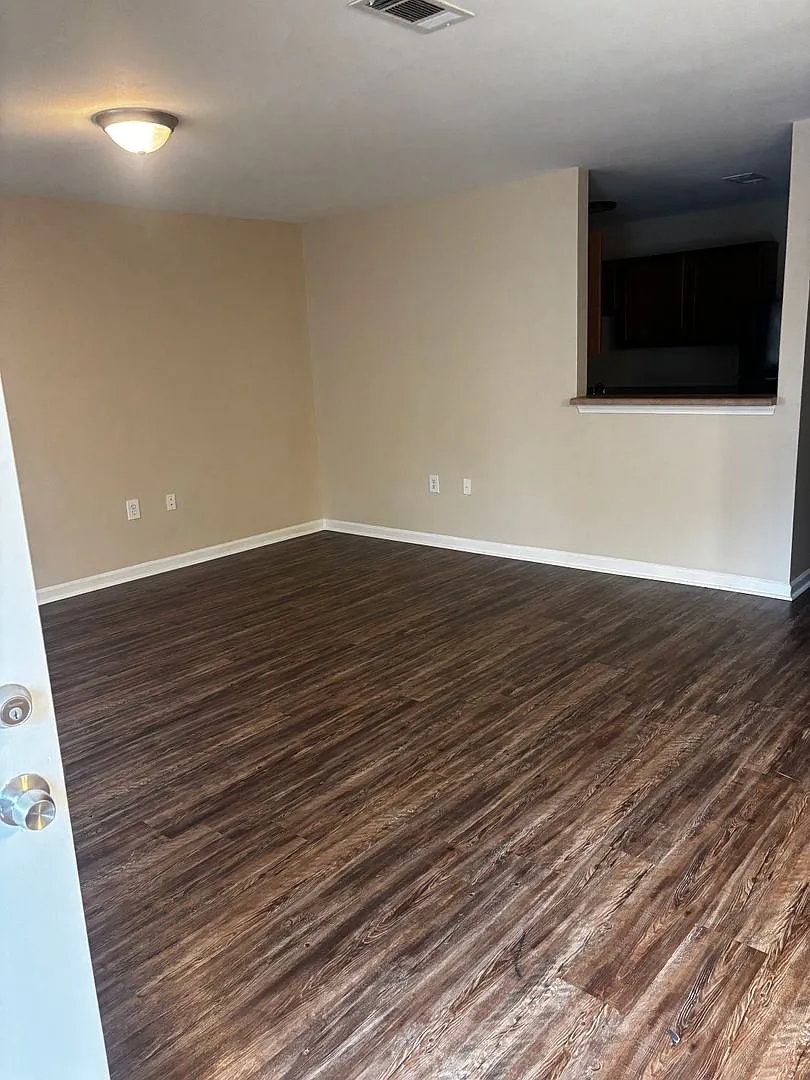 House for Rent — Photo 2