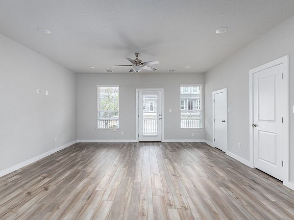 4th image of 614 Errol St #601