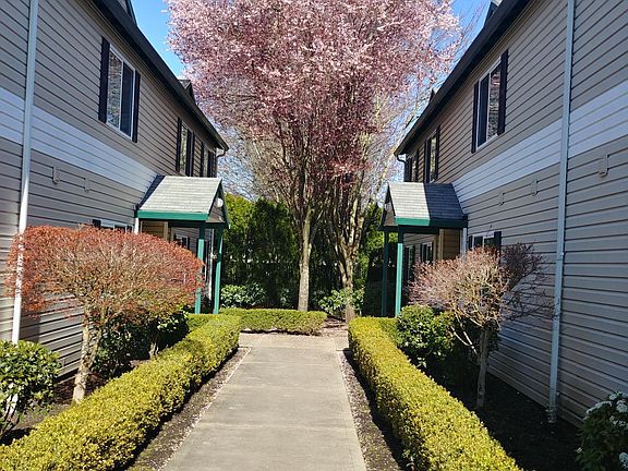 4th image of 1005 SE 136th Ave #24