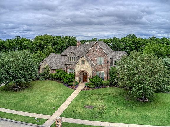 2nd image of 440 Wyndemere Blvd