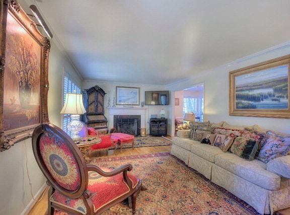5th image of 1901 Bruce Dr