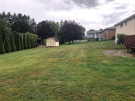 3rd image of 485 Hillcrest Dr