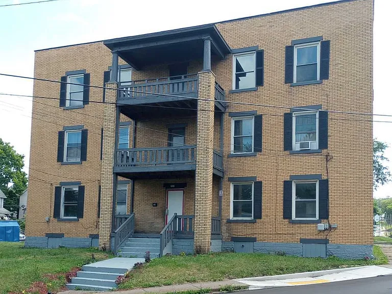 537 E Washington St #3 — Photo 1