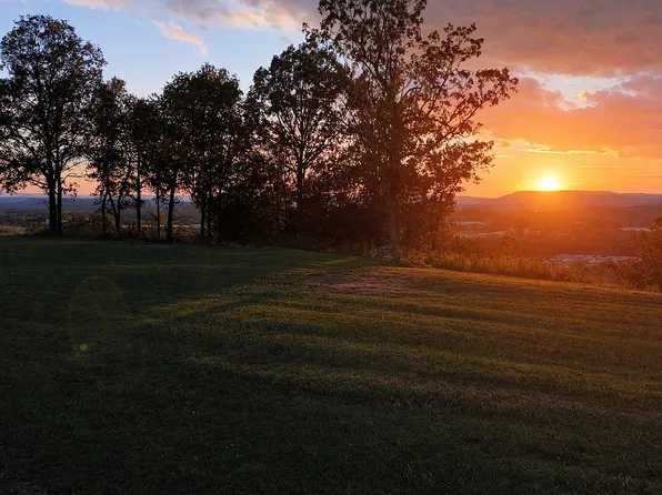 409 Apple Ln, Russellville, AR 72802