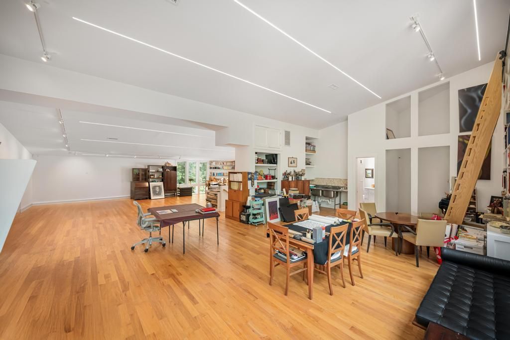  2nd floor Loft