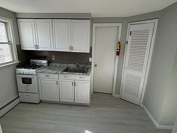 168 S Fulton St #F1, Woodbridge, NJ 07095