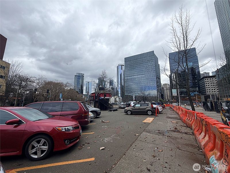 5th image of 2404 7th Avenue