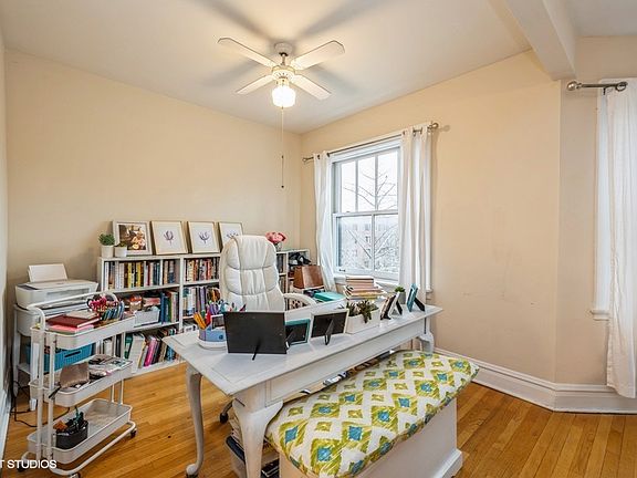 4th image of 219 N Grove Ave #3