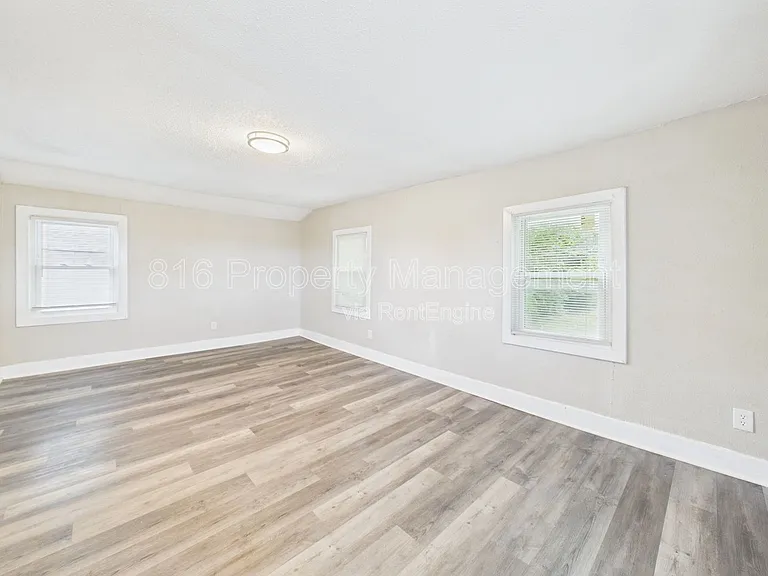 4417 Wayne Ave — Photo 15