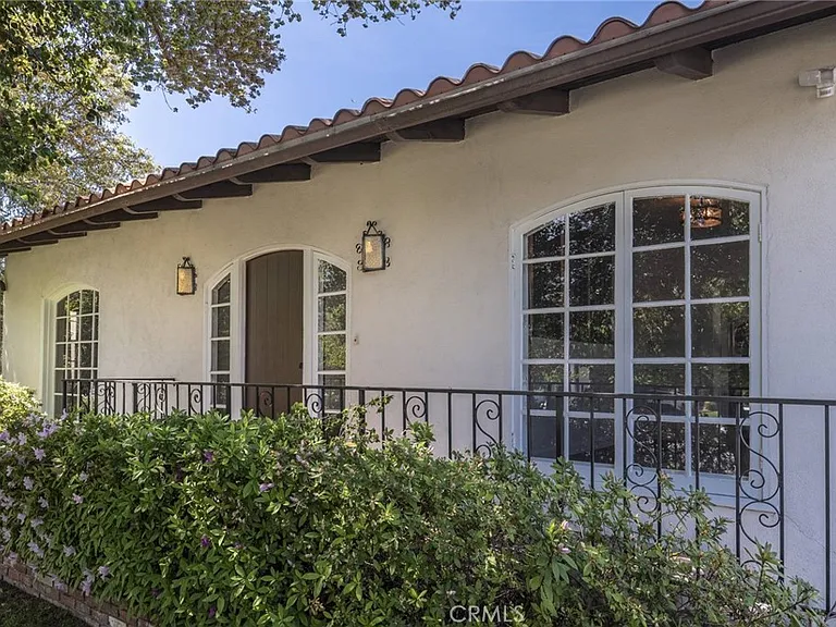 4213 Wilkinson Ave — Photo 1