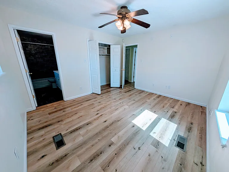 1404 Kit Carson Dr — Photo 8