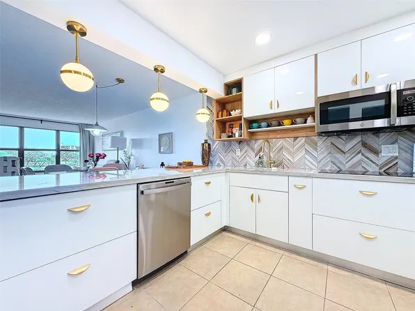 2311 S Cypress Bend Drive #319, Pompano Beach, FL 33069