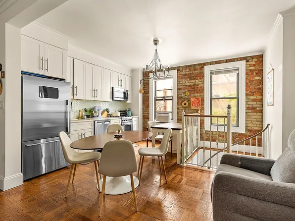 2465 38th St, Astoria, NY 11103
