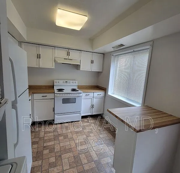 3220 S 28th St #204 — Photo 11