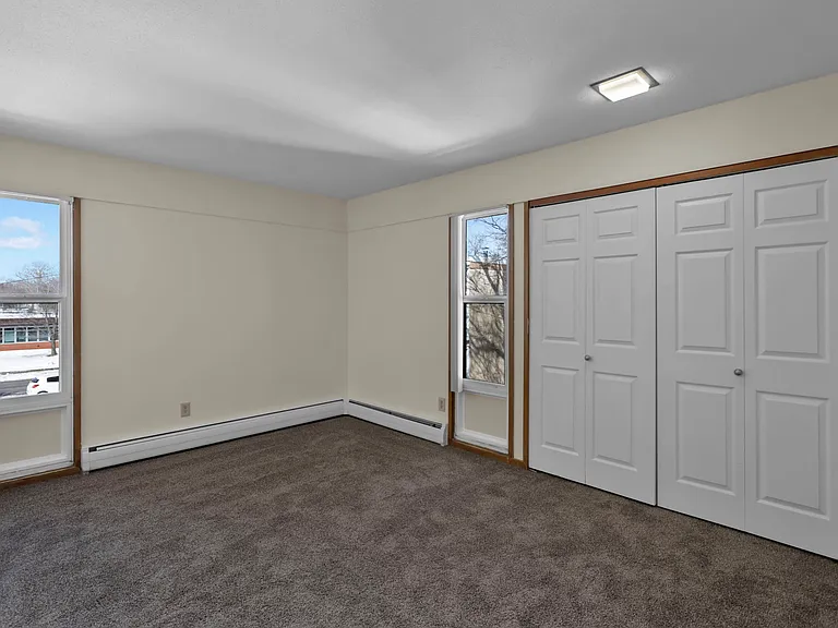 Aquila Court bedroom