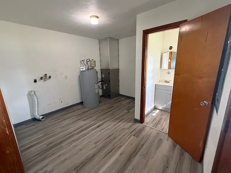 4054 N State Rd — Photo 5