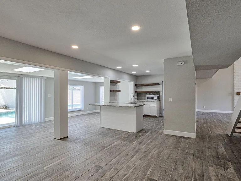 1602 E Weathervane Ln — Photo 8