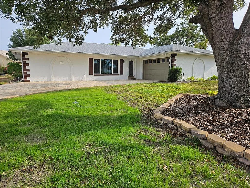 2 bed, 2.0 bath, 1946 sqft, $2,300 — Photo 3