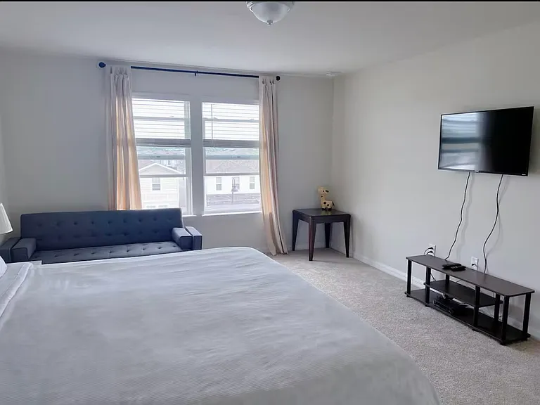 372A Pacific Ln — Photo 31