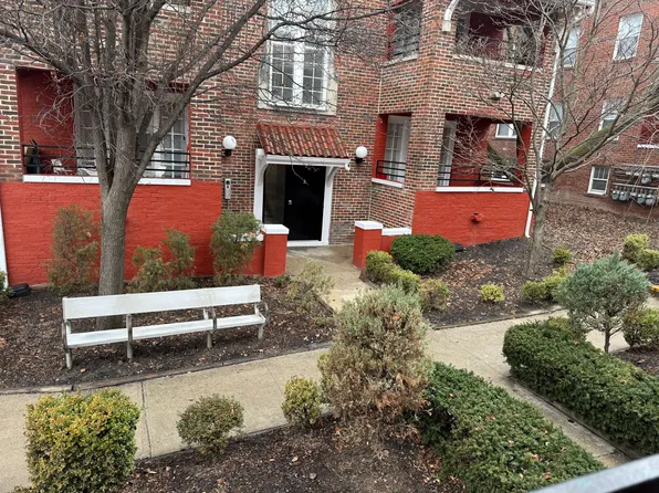 Stonewall Court Apts