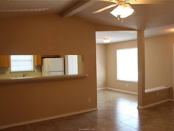 5th image of 943 Willow Pond St