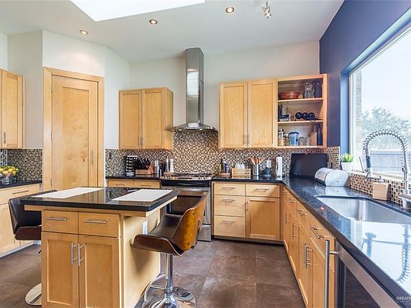 3rd image of 603 Santa Elena St