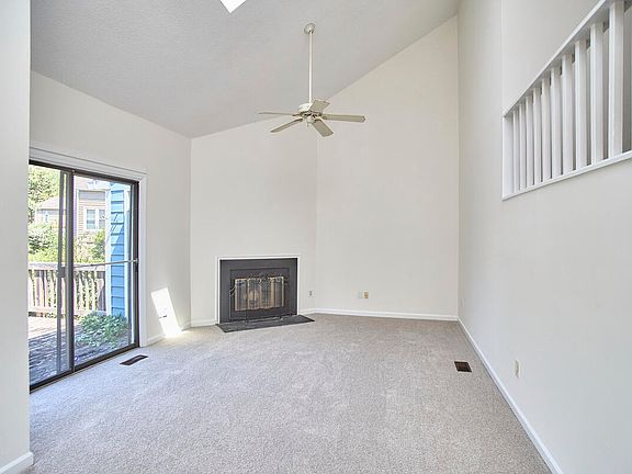 2nd image of 9 Hickory Wood Sq