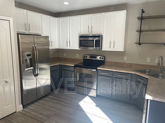 5th image of 13362 Daniels Landing Cir