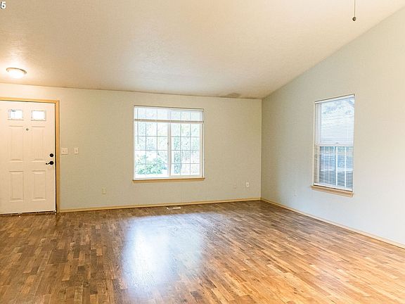 5th image of 819 N Alexandra Dr